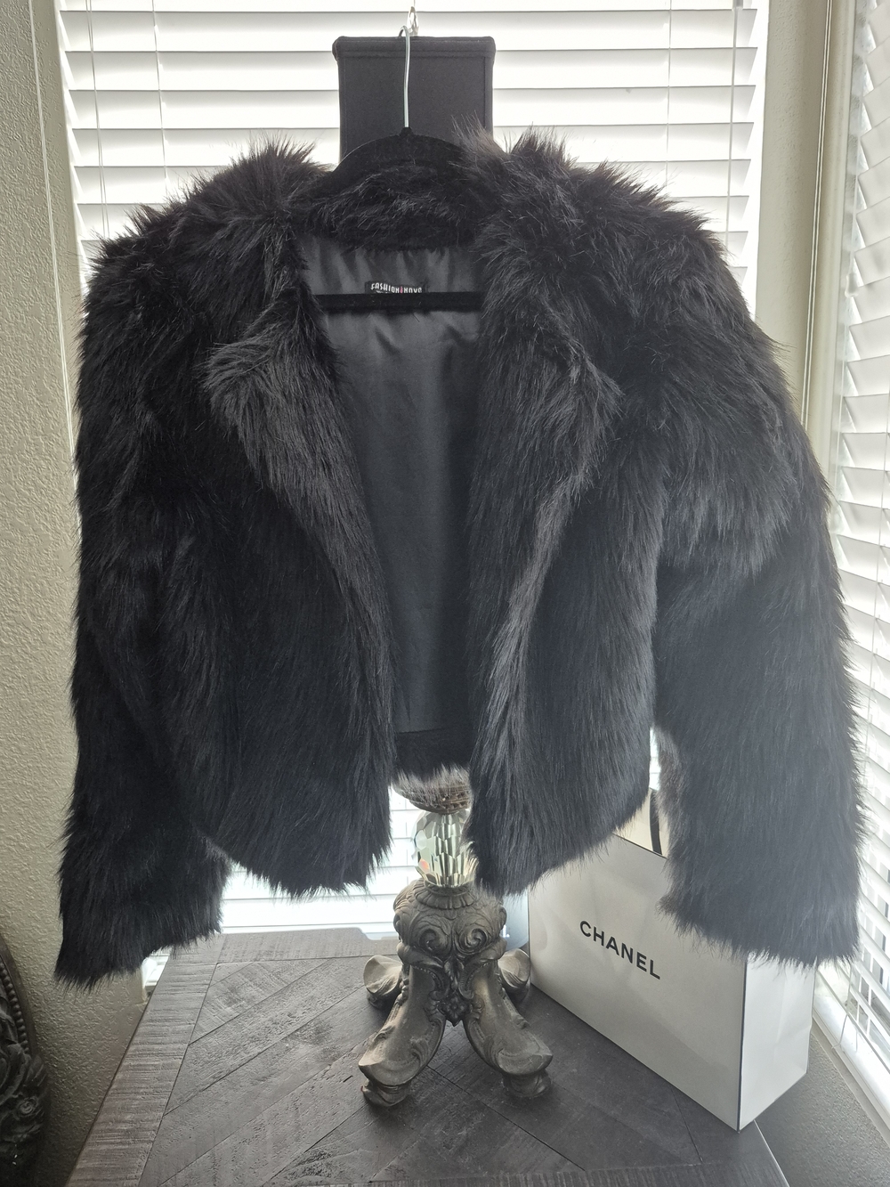 💕Fashion Nova Black Faux Fur Cropped Jacket - Size Small💕
